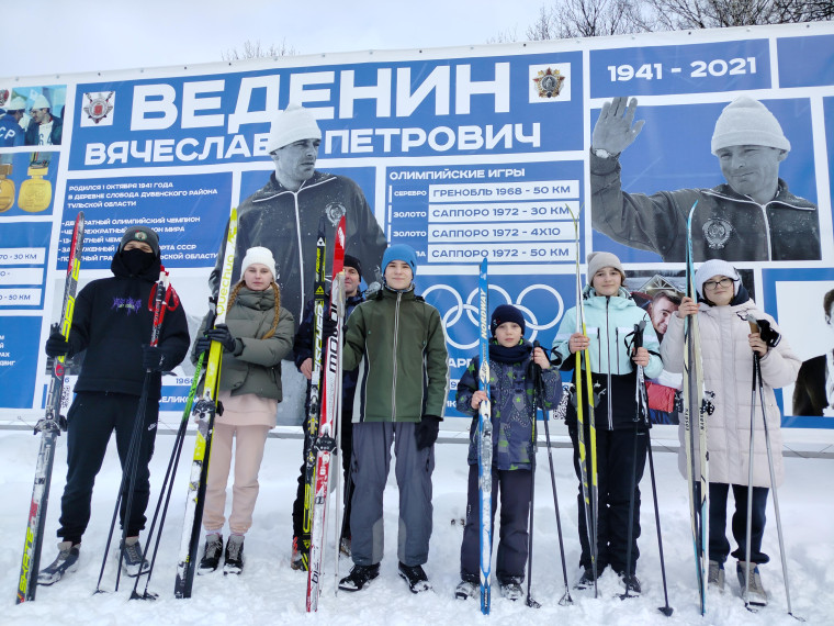 Соревнования по лыжным гонкам.