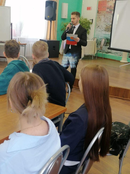 "Непокоренный герой- Ленинград".