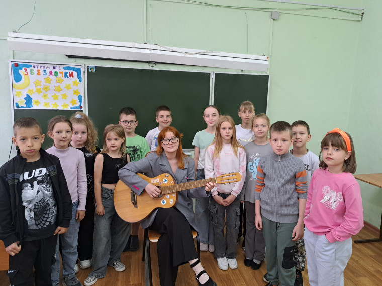 Шестнадцатый день пришкольного лагеря. День Цветов..